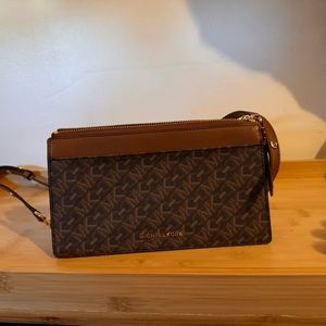 Micheal kors crossbody purse